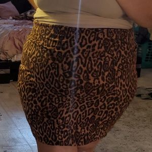 PLUS SIZE LEOPARD PRINT SKIRT